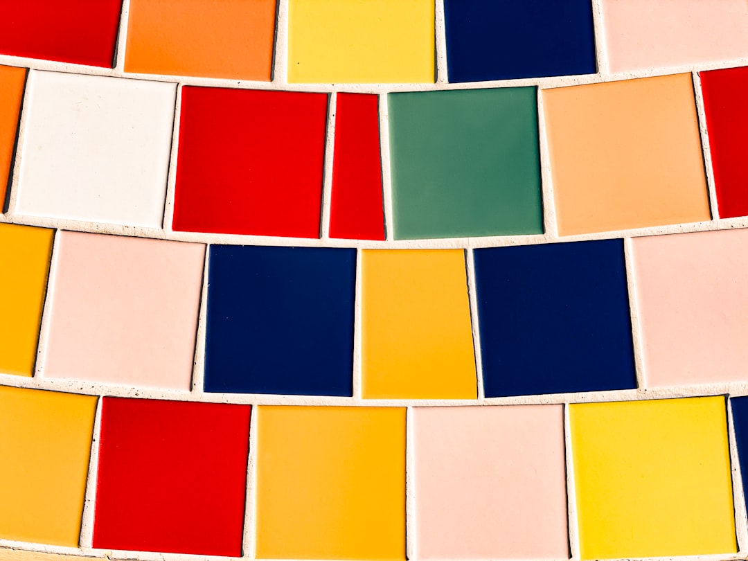 Почему плитка в ванной оказалась совсем не того цвета? Разбираем ошибку, которая стоит нервов и денег